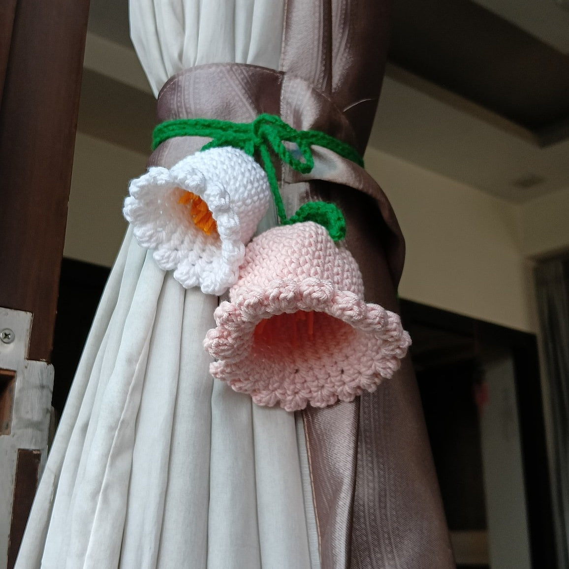 Curtain Tie Bell Flower – Handmade  Crochet Floral Tieback with Pink & White Flowers | Cottagecore Window Decor | Boho Curtain Holder