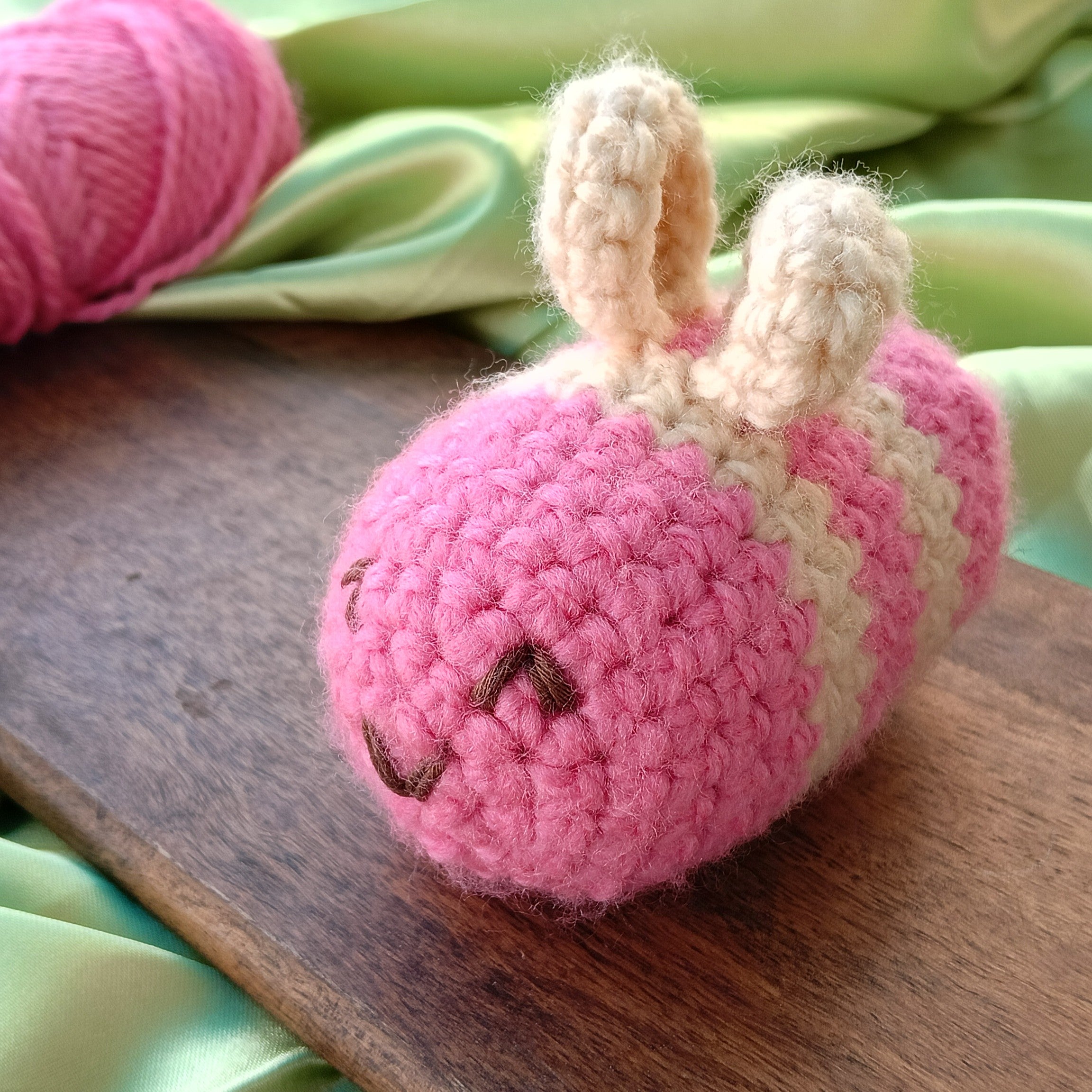Bee Plushie Pink – Crochet Bee Soft Toy | Amigurumi Bee Gift for Kids, Kawaii Pink Bee Decor, Cute Handmade Toy