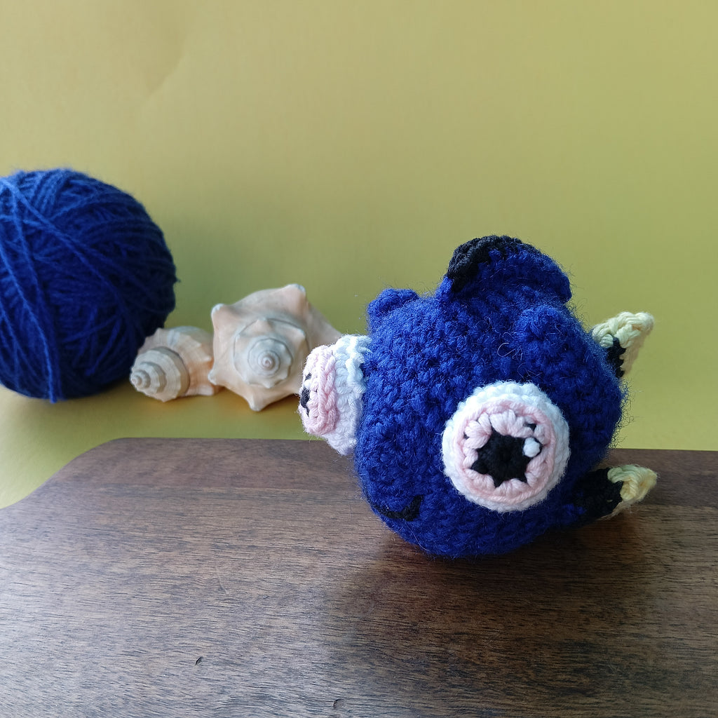 Dory-Inspired Crochet Fish Plushie – Handmade Palm-Sized Toy