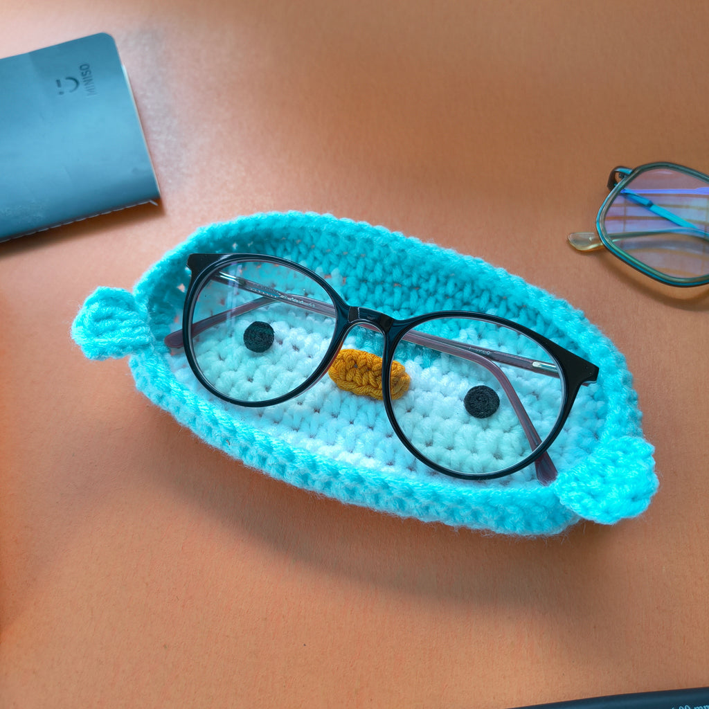 Specs Display Holder Penguin – Handmade Crochet Eyeglass Display Holder