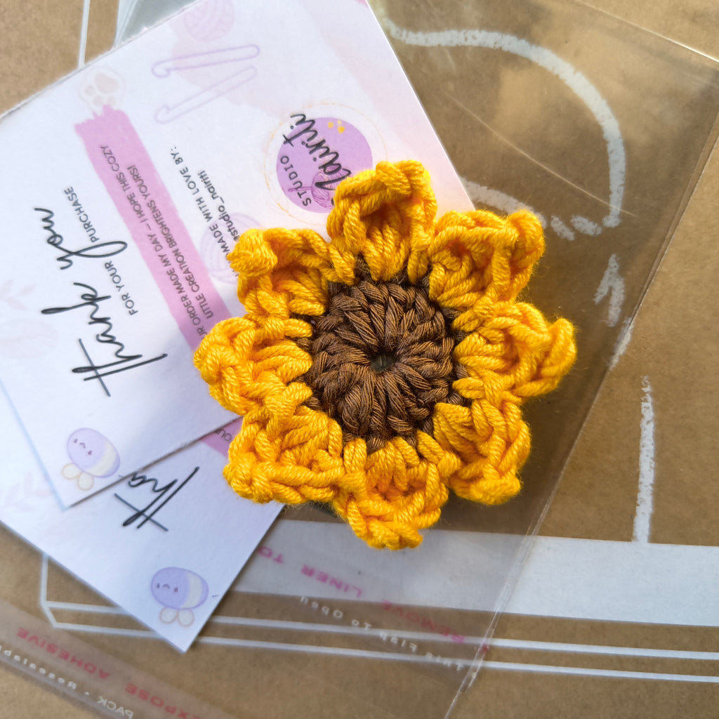 Apna Bana Le Hamper – Owl Specs Holder, Sunflower Hairclip & Yellow Headband