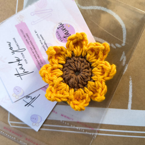 Apna Bana Le Hamper – Owl Specs Holder, Sunflower Hairclip & Yellow Headband