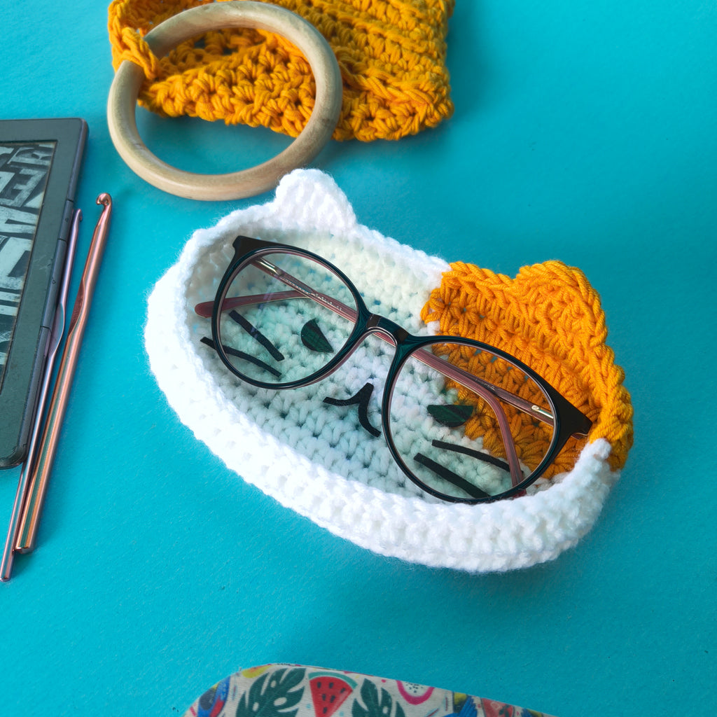 Specs Display Holder Cat – Handmade Crochet Eyeglass Stand & Cute Gifting Accessory