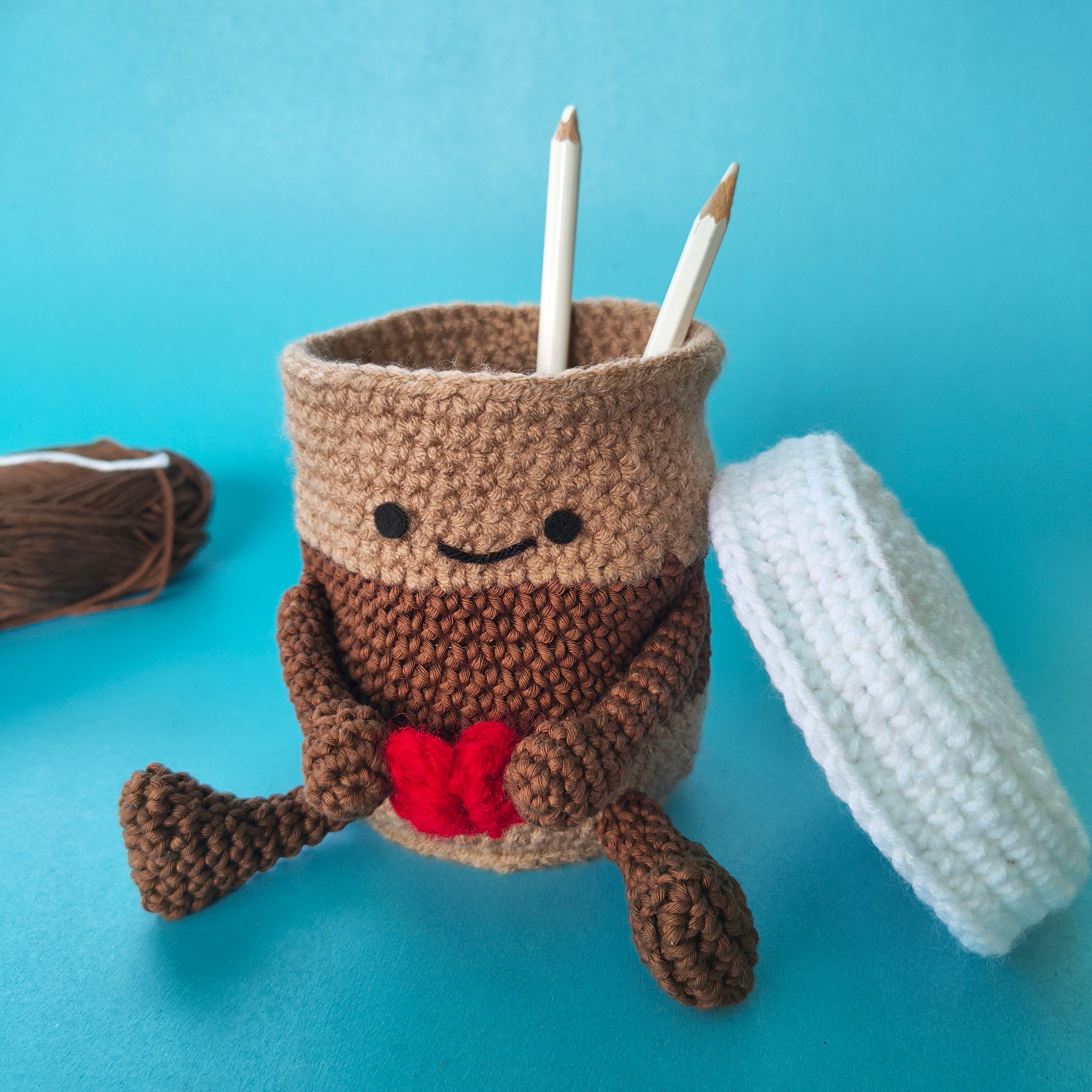 Coffee Cup Crochet Storage Container – Handmade Takeaway Cup Organizer with Heart