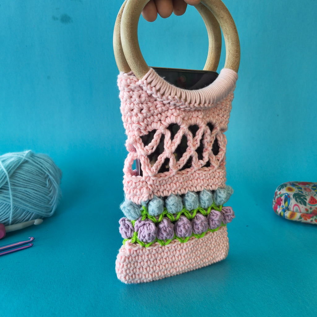 Anura Tulip Wooden Handle Purse – Handmade Crochet Tulip Bag (Baby Pink)