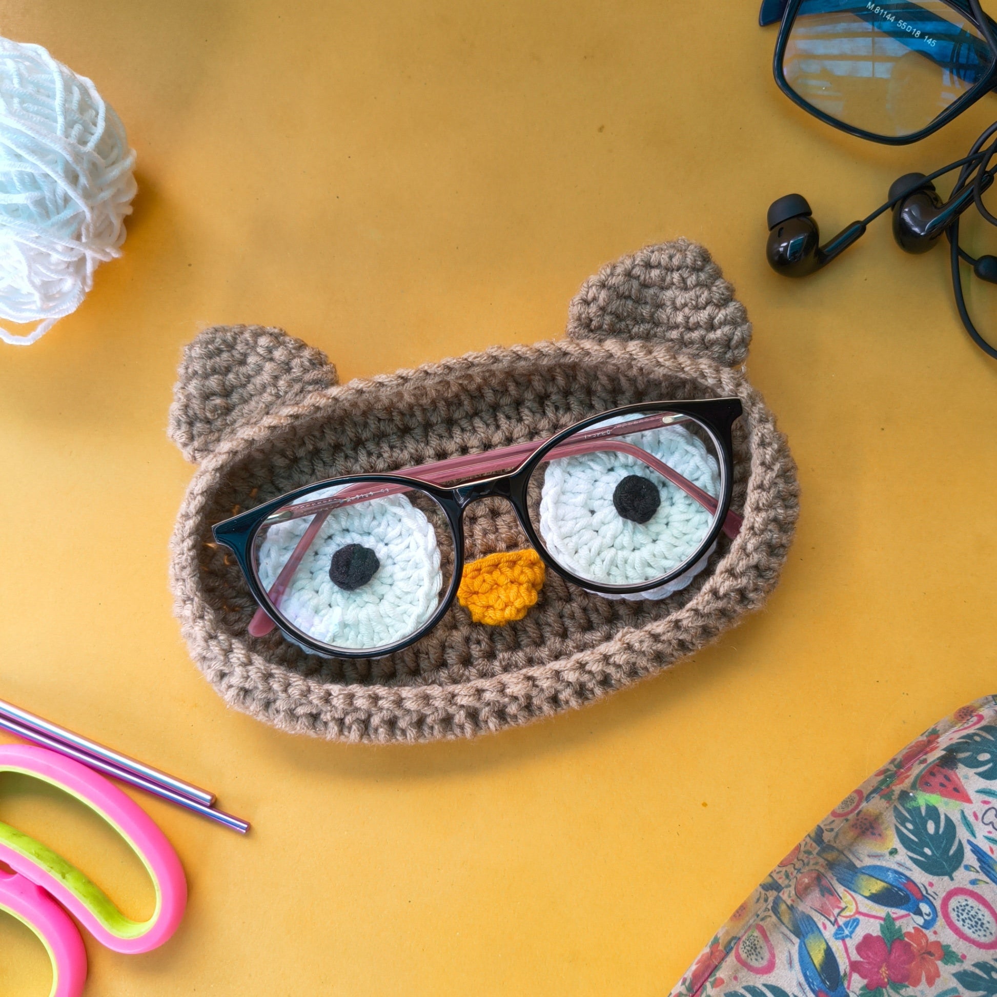 Specs Display Holder Owl – Handmade Crochet Eyeglass Stand Accessory