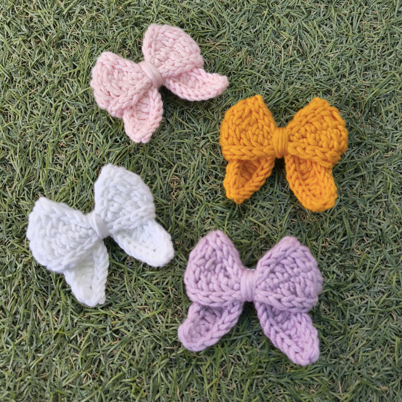 Hairclip Bow – Handmade Crochet Pastel Hair Accessory