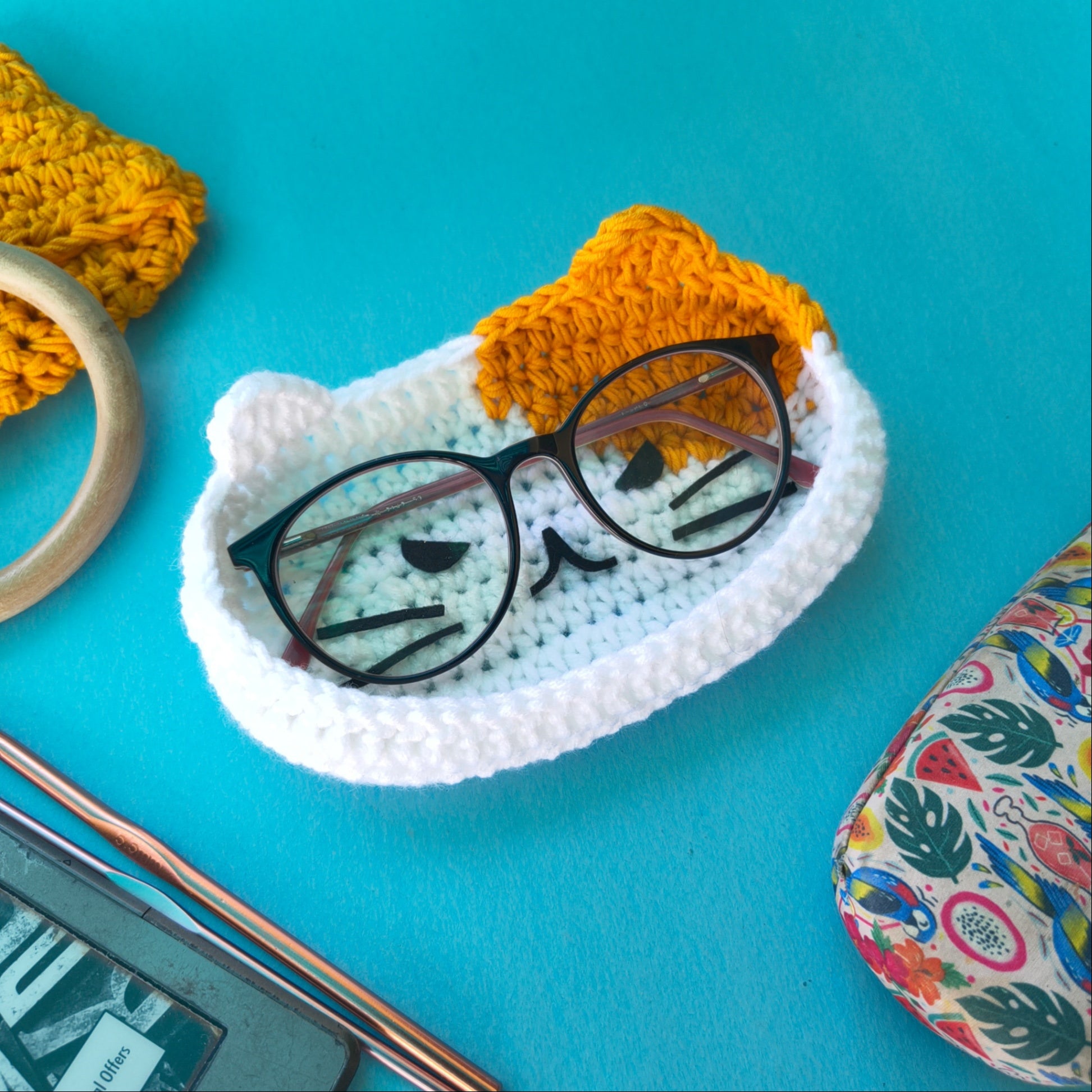 Specs Display Holder Cat – Handmade Crochet Eyeglass Stand & Cute Gifting Accessory